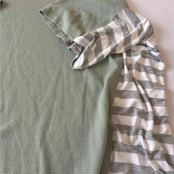 BKE Green Top - Picture 4 of 5